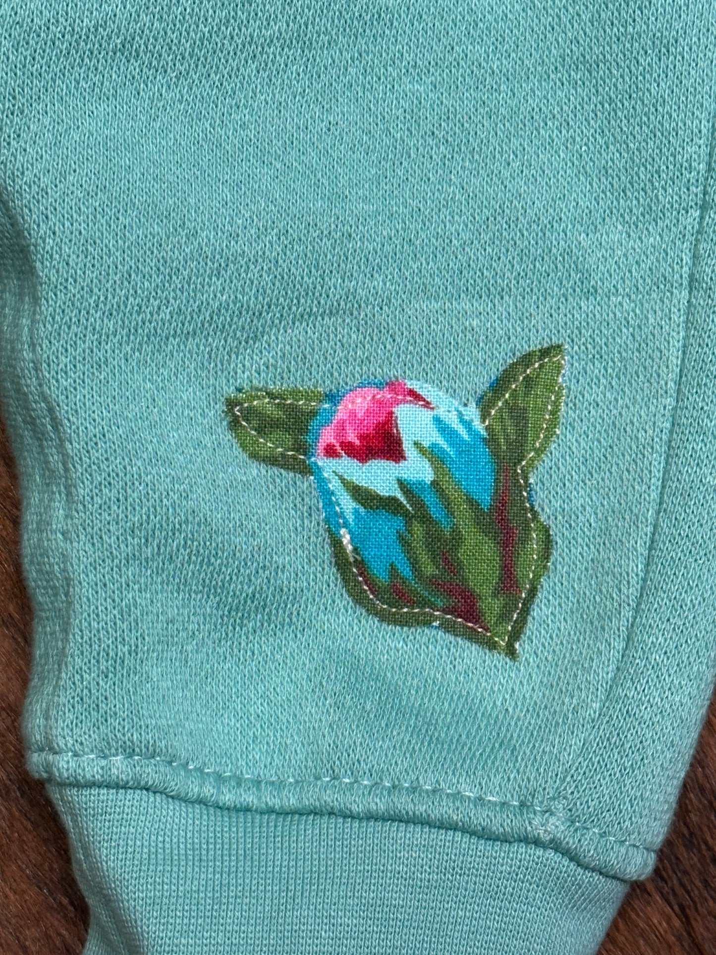 Horse Portrait & Bright Roses One Piece Sweatshirt Bodysuit, Size 6 mons.