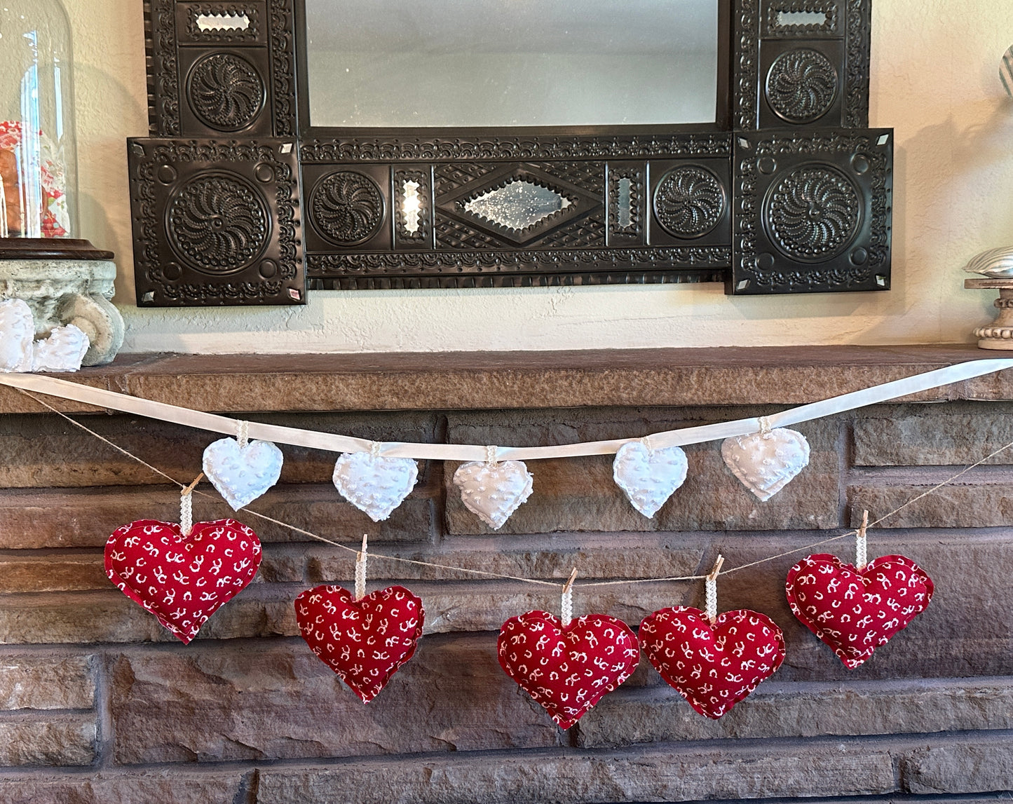 Red Hearts Horseshoe Print Garland