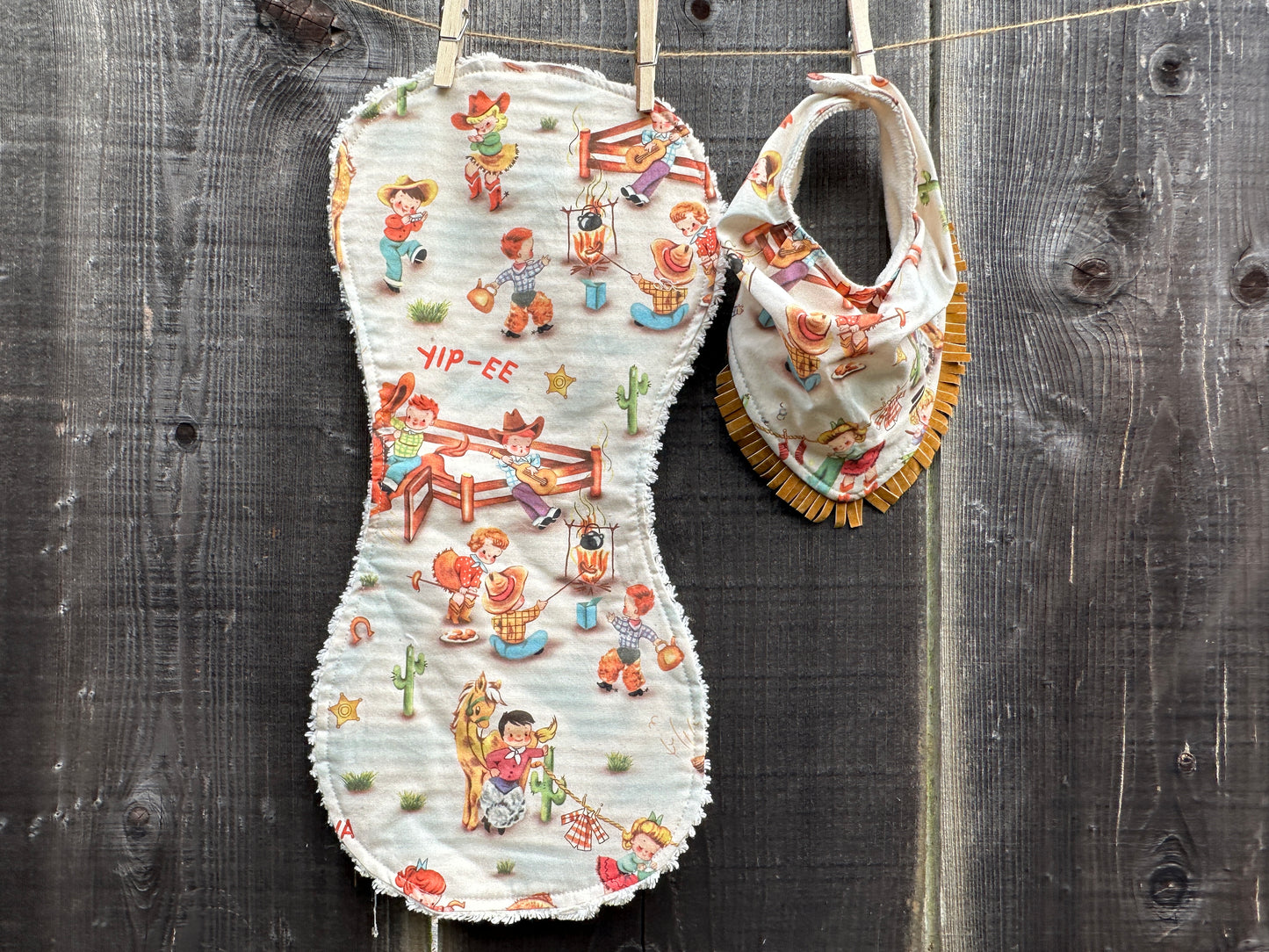 YIP-EE Vintage Cowkids Bib & Burp Cloth Set