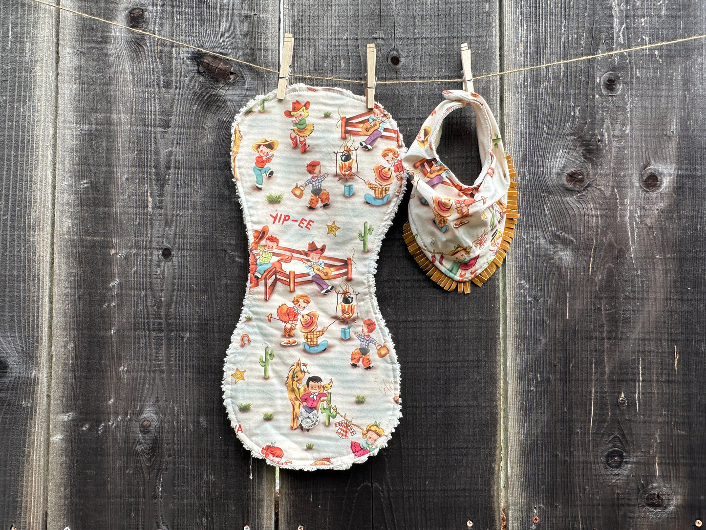 YIP-EE Vintage Cowkids Bib & Burp Cloth Set